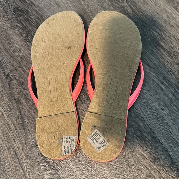 Women’s Size 10 American Eagle Flip Flops - Picture 3 of 3